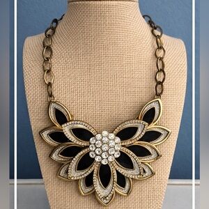 Black & Gold Floral Rhinestone Statement Necklace ā Bold Chunky Design